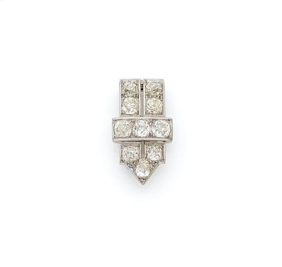 Clip de revers 

en or gris 18K (750) formant...