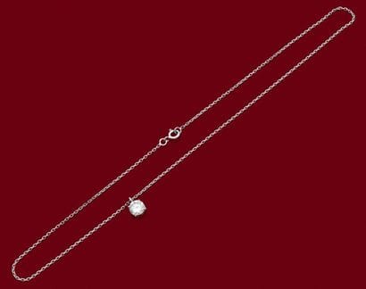 Pendentif 

en or gris 18K (750), serti d'un...