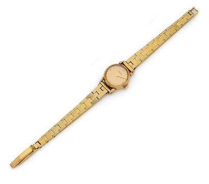 BOUCHERON. 

Montre de dame en or 18K (750),...