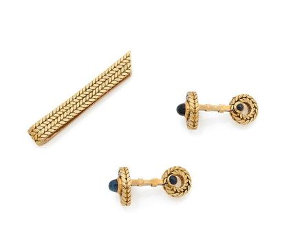 VAN CLEEF & ARPELS. 

Suite d'accessoires...