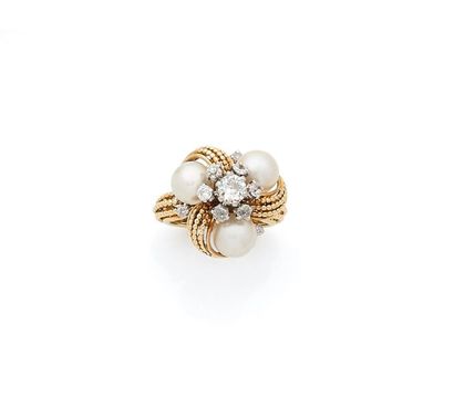 Bague 

en fils cordés d'or 18K (750) dessinant...