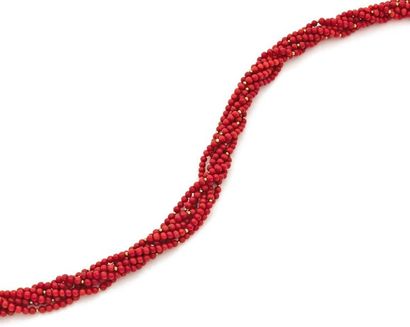 Collier multi-rangs 

de billes de corail...