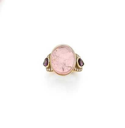 Bague 

en or 18K (750), ornée d'une tourmaline...