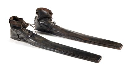 Pair of clown shoes

in dark brown leather,...