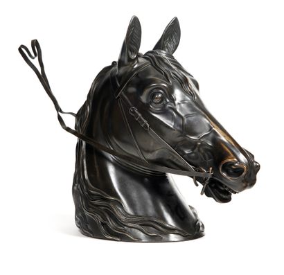 Horse head inkwell

in bronze with steel...