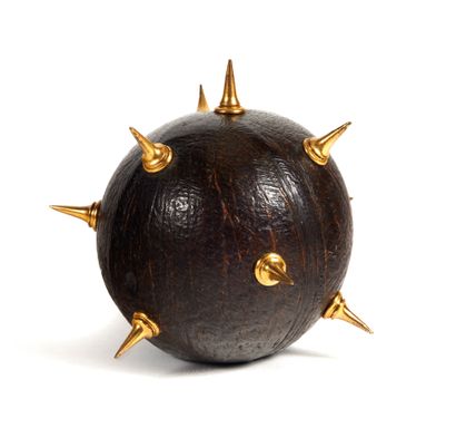 Coconut mounted

with thorns in gilt bronze.

19th...