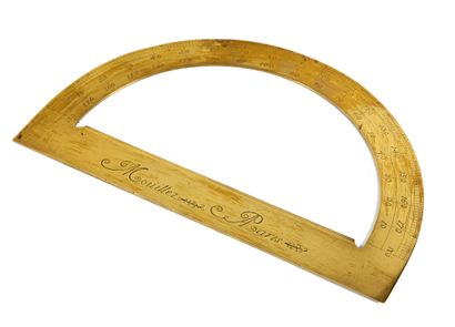 Protractor

in brass with a double graduation...