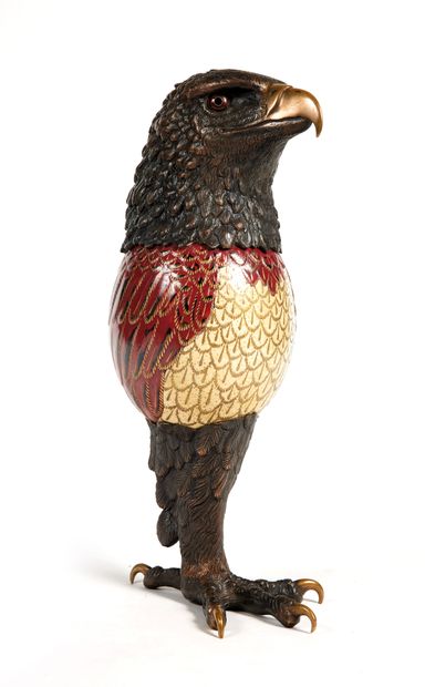 Ostrich egg

Mounted in brown patinated bronze...