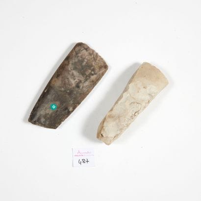 Lot

comprenant une hache gouge plate polie...