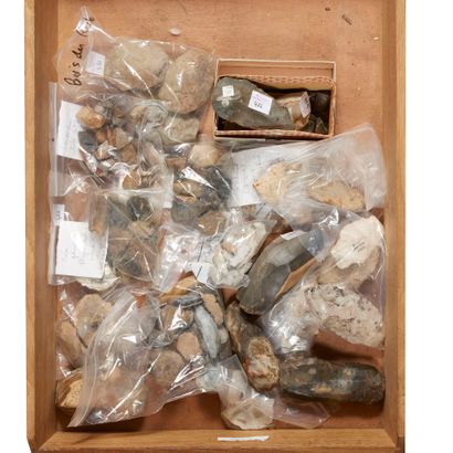 Lot of tools and fragments 

including strikers,...