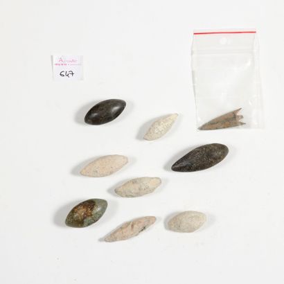 Lot 

de huit balles de fronde en olive et...