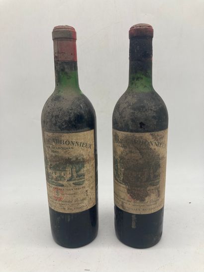 2 bouteilles

Château Carbonnieux 1961 Graves,...
