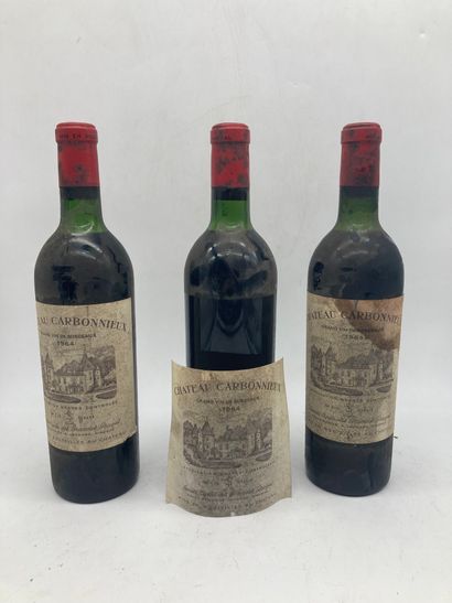 3 bouteilles

Château Carbonnieux 1964 Graves,...