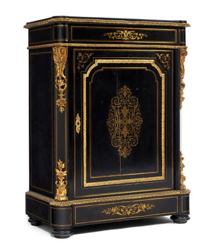 Meuble d'entre -deux

en bois noirci à décor...