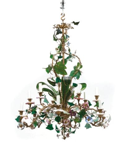 Lustre et paire d'appliques

en métal doré...