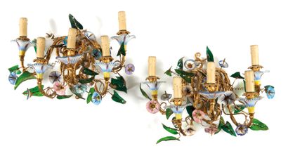 Lustre et paire d'appliques

en métal doré...