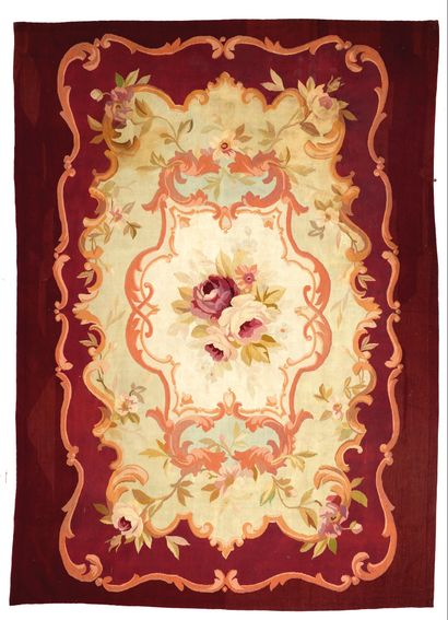 Aubusson 

Tapis à trois cartouches imbriqués...