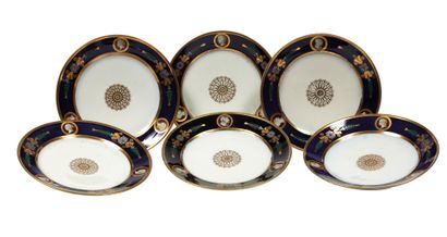 Paris

Six assiettes en porcelaine décorées...