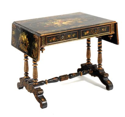 Table à deux volets 

en bois laqué noir...