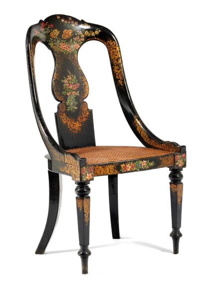 Chaise 

à dossier gondole ajouré en bois...