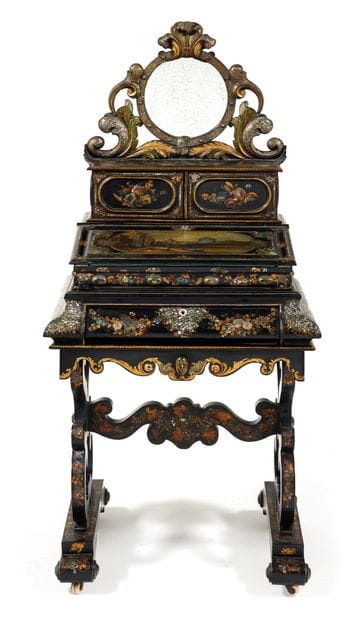Meuble de dame

en bois noici et burgauté....