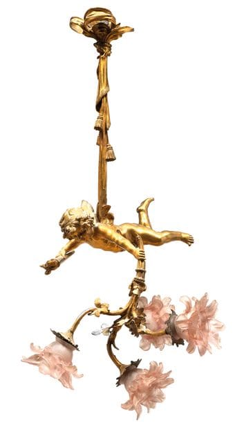 Petit lustre 

en bronze doré et ciselé d'un...