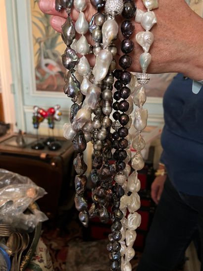 lot de colliers en perles soufflées