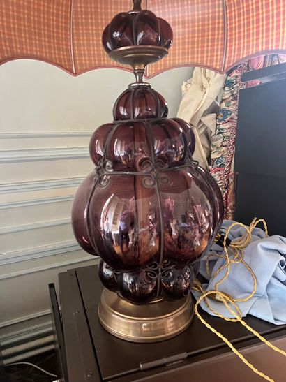 Paire de lampes bullées en verre aubergine
H...