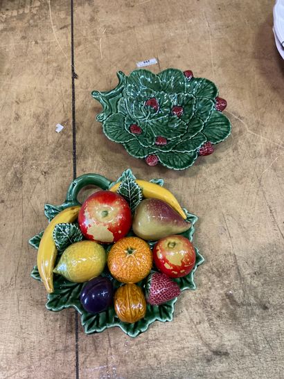 Assiette feuillage en barbotine en trompe...