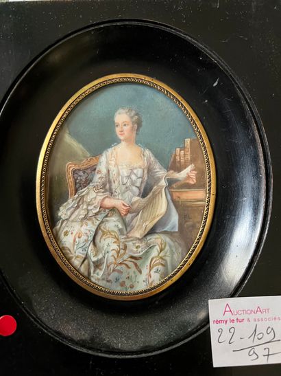 Miniature ovale
Femme assise à la partition

On...