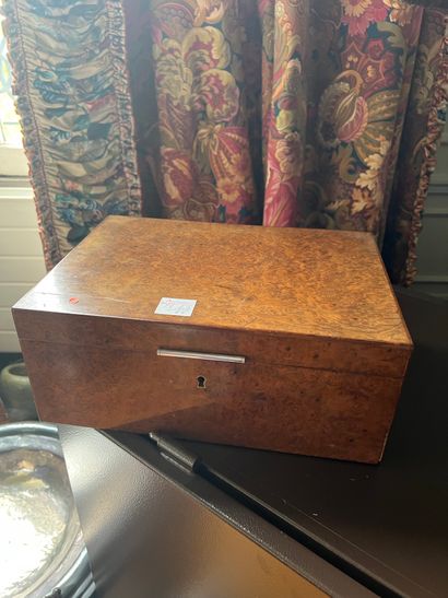 Coffret à cigares en bois de loupe
13 x 32...