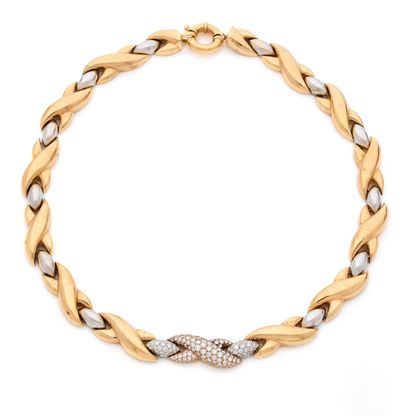 Collier 

en maillons d'or 18K (750) imbriqués...