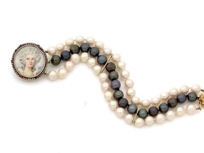 Bracelet de trois rangs de perles de culture...