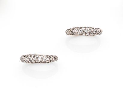 Suite de deux bagues 

sinueuses en or 18K...