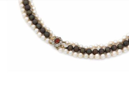 Collier de trois rangs de perles de culture...