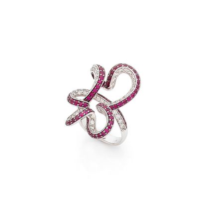 MAUBOUSSIN

Bague ruban d'or gris 18K (750)...