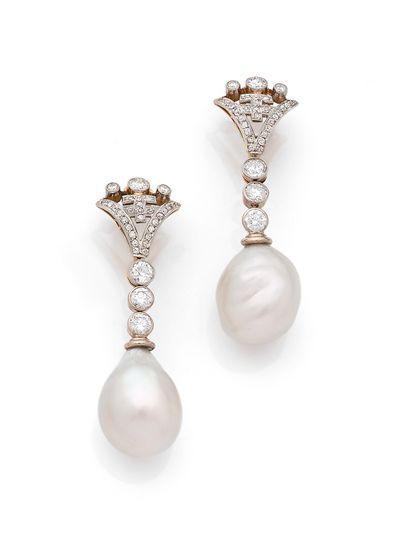Paire de pendants d'oreilles 

en or 14K...
