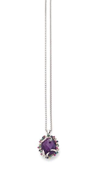 Pendentif 

de forme ovale en or gris 18K...