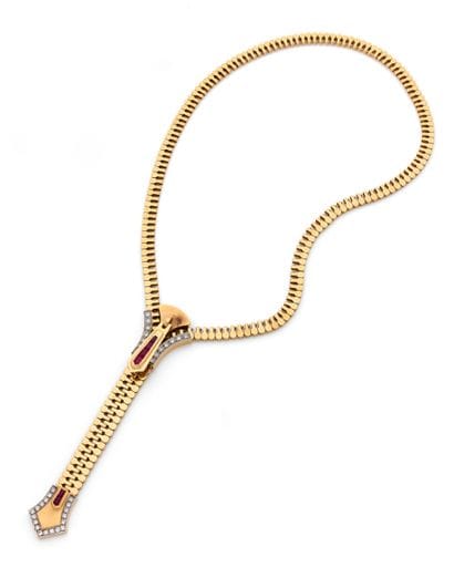 Collier 

en or 18K (750) formant une fermeture...