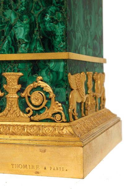 Garniture de cheminée comprenant :
THIS LOT...