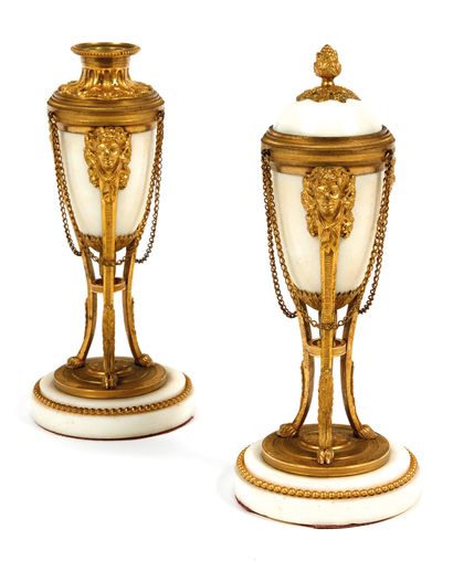 Pair of urns forming candlesticks
in gilt...