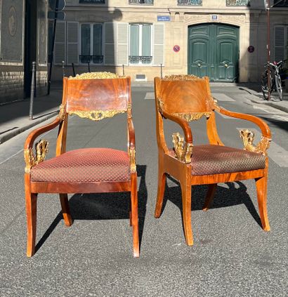 Pair of armchairs
in mahogany and mahogany...