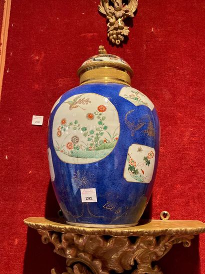 Pair of pots
in porcelain of China with blue...