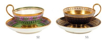 SEVRES
Tasse et une sous-tasse en porcelaine...