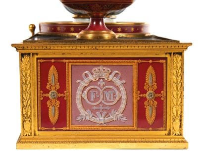 SEVRES
Ecritoire en porcelaines montées et...
