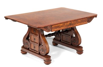 Desk
Rectangular mahogany and mahogany veneer...