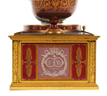SEVRES
Ecritoire en porcelaines montées et...