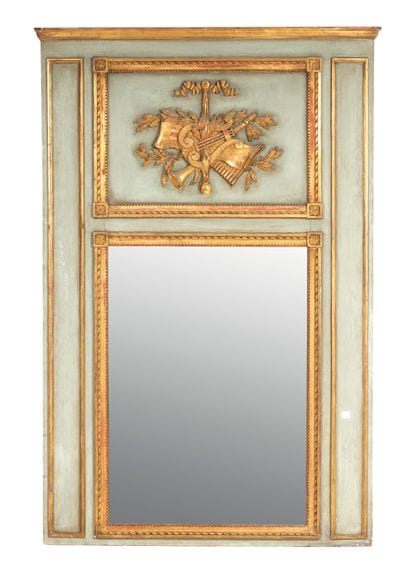 Trumeau
Rectangular trumeau made of gilded...