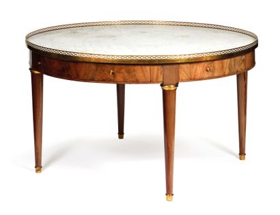 Large pedestal table
in mahogany and mahogany...