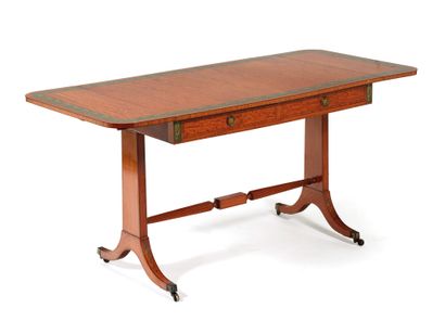 Desk table
Rectangular maple veneer inlaid...
